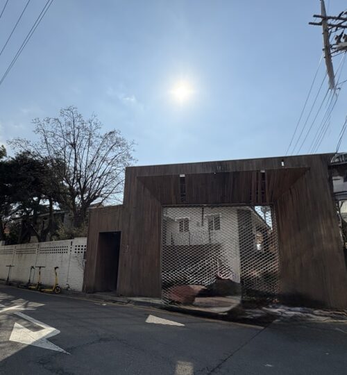 논현동 코너에 위치한 넓은 대지