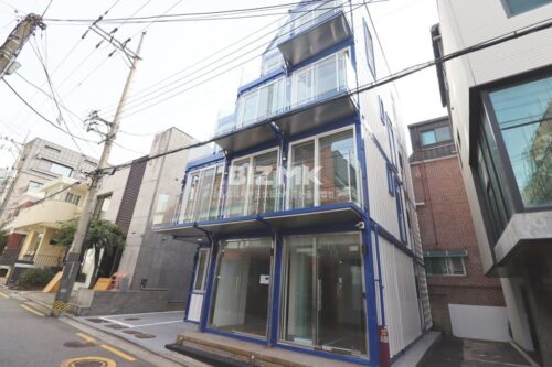 북한남동 – 리모델링된 4층 건물