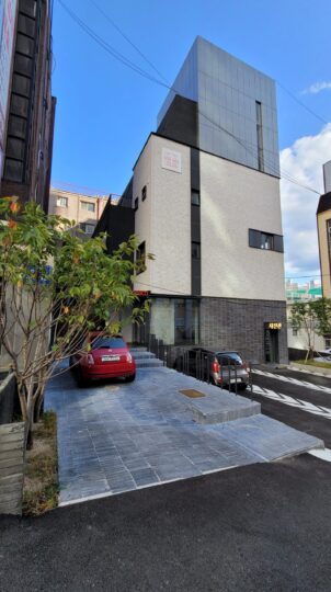 애오개역 인근 리모델링한 세련된 건물