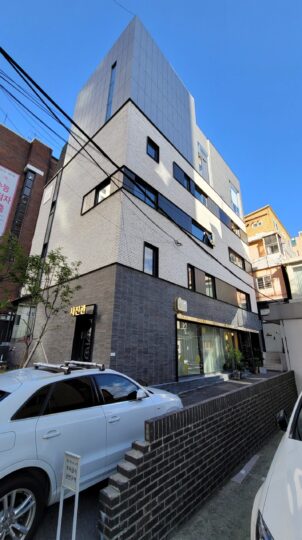 애오개역 인근 리모델링한 세련된 건물